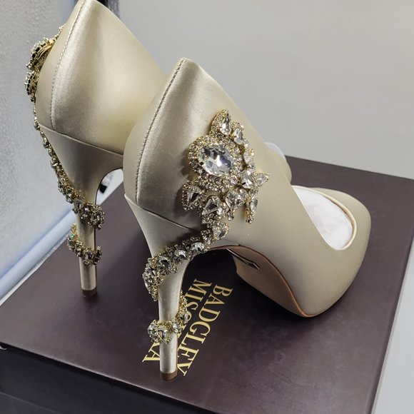 Badgley Mischka - Picture 4 of 5